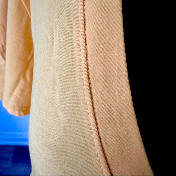 1X Aritzia BABATON V Neck Tee Shirt, Like New - Picture 3 of 6